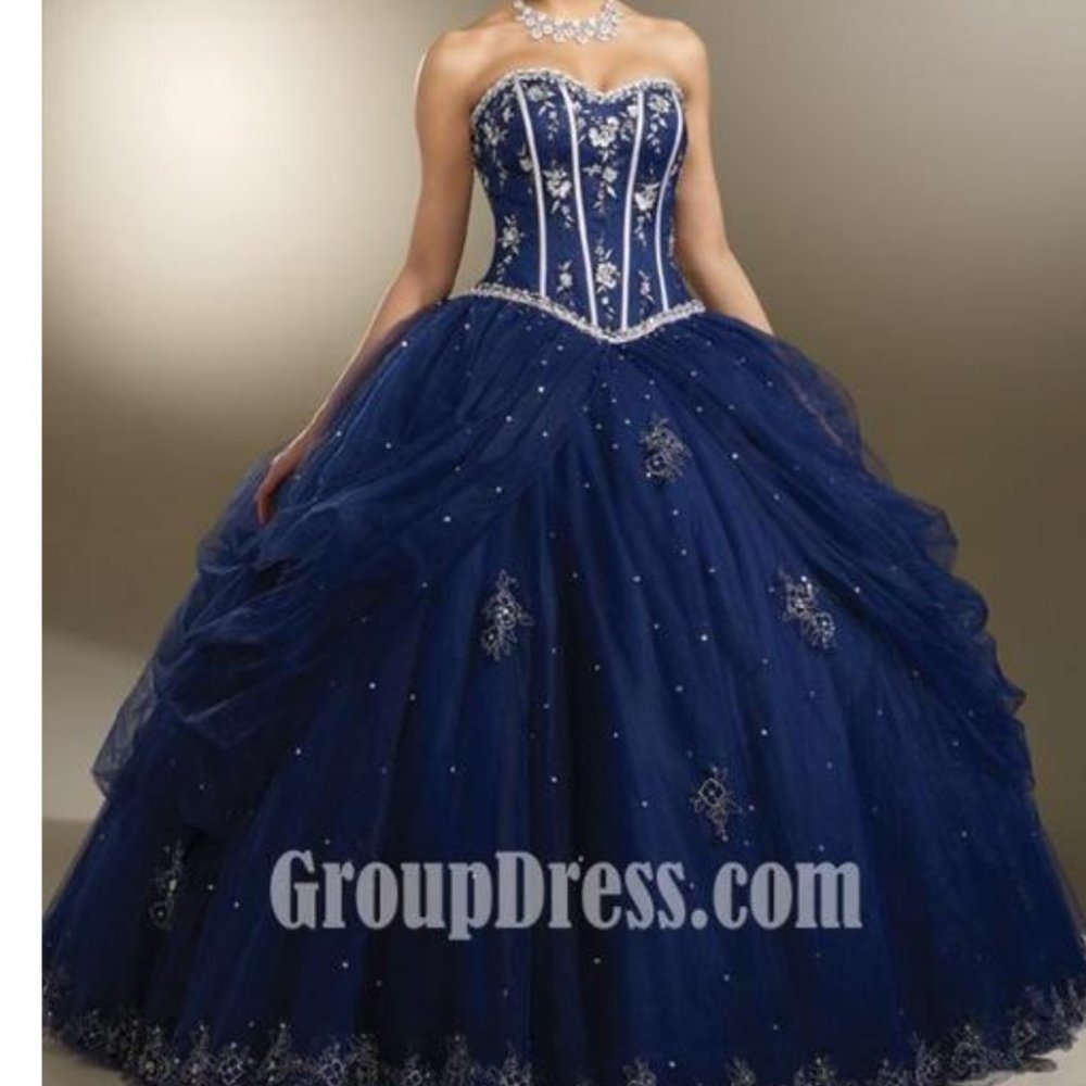 ISO Vizcayca gown
